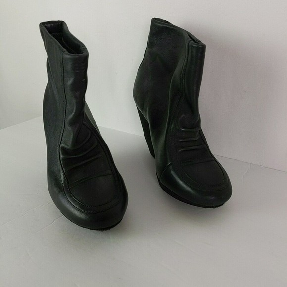 Adidas Black Leather Wedge Heel Bootie Ankle Boot Women Size 7.5 Pull On - Picture 3 of 9